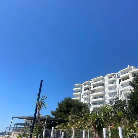 Lovely Just 30m From The Apartment