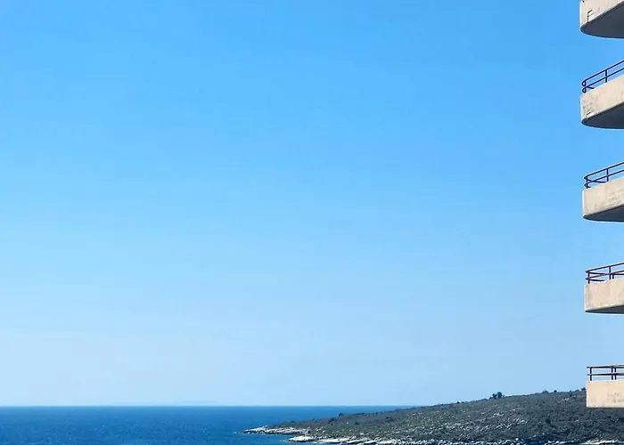 Lovely Just 30m From The Apartment Sarandë